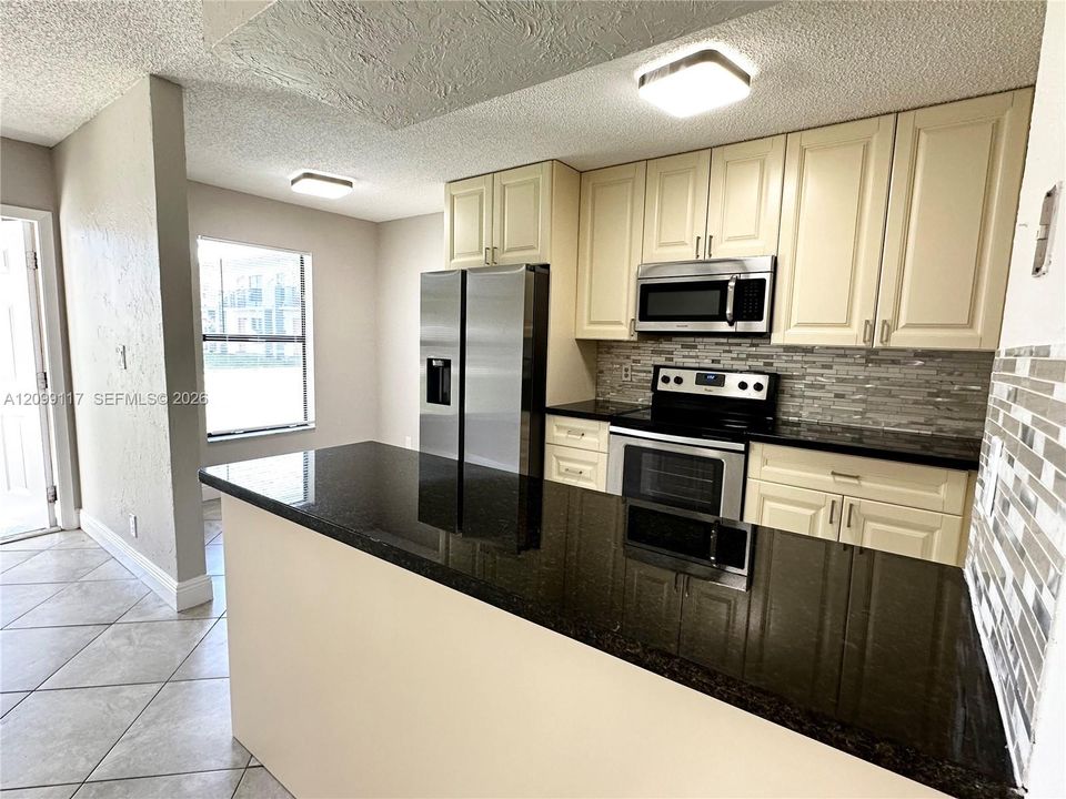 For Rent: $2,250 (2 beds, 2 baths, 910 Square Feet)