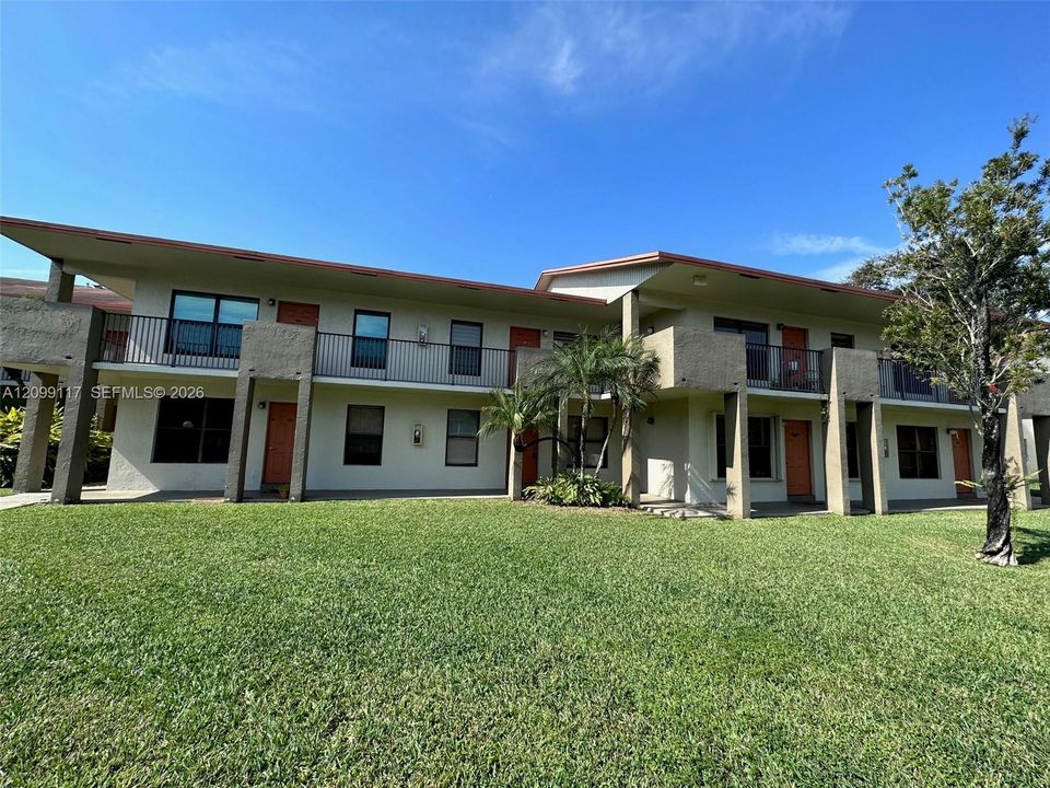 For Rent: $2,250 (2 beds, 2 baths, 910 Square Feet)
