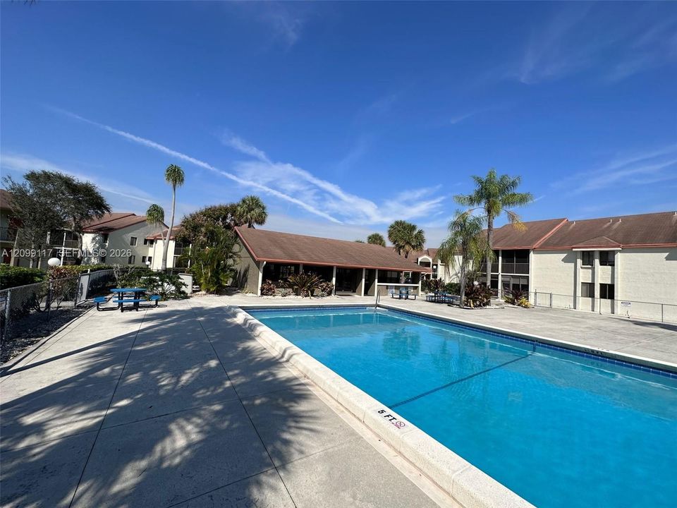 For Rent: $2,250 (2 beds, 2 baths, 910 Square Feet)