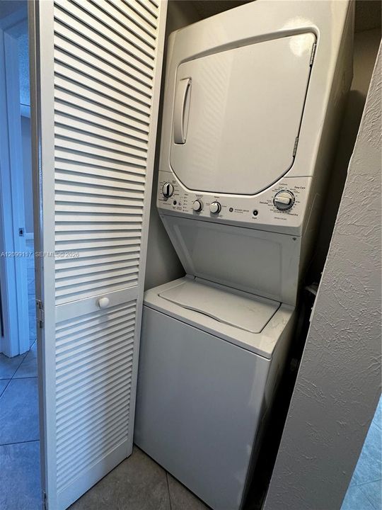 For Rent: $2,250 (2 beds, 2 baths, 910 Square Feet)