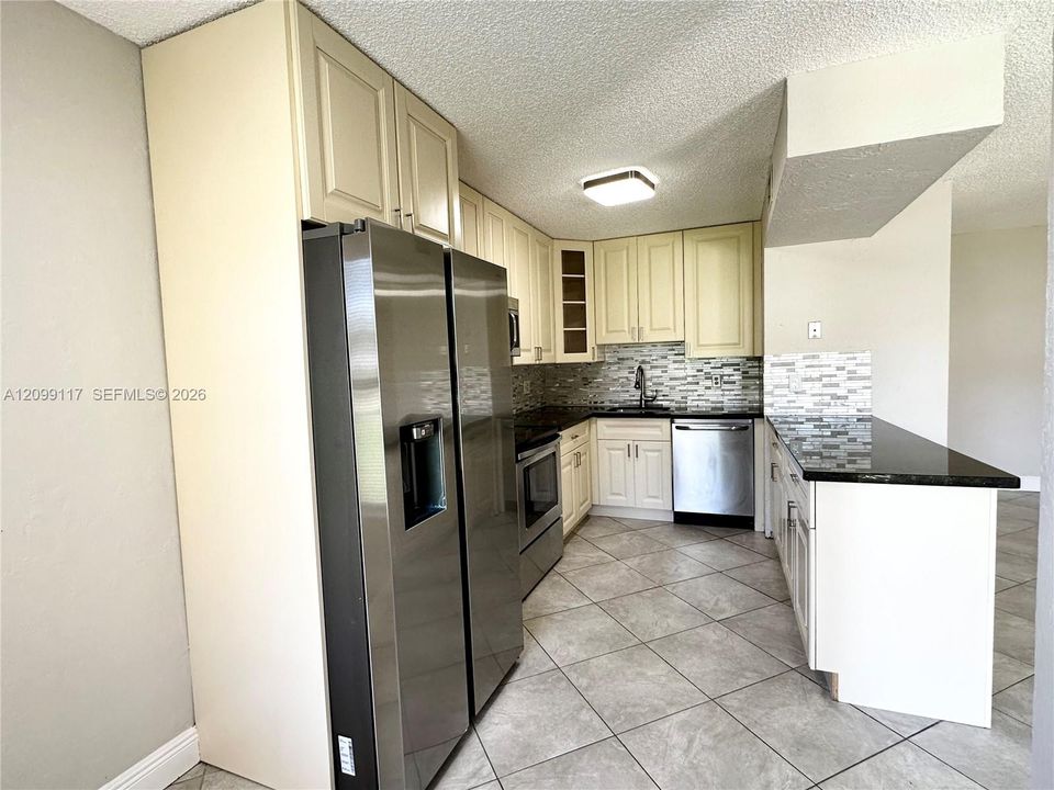 For Rent: $2,250 (2 beds, 2 baths, 910 Square Feet)