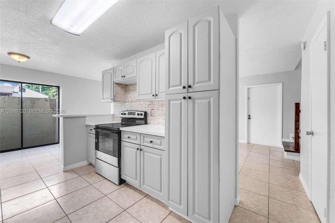 В аренду: $2,400 (2 спален, 1 ванн, 1034 Квадратных фут)