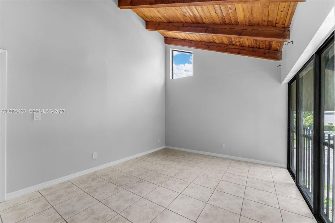 В аренду: $2,400 (2 спален, 1 ванн, 1034 Квадратных фут)