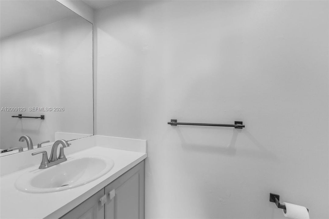 В аренду: $2,400 (2 спален, 1 ванн, 1034 Квадратных фут)