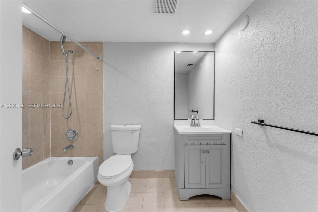 В аренду: $2,400 (2 спален, 1 ванн, 1034 Квадратных фут)