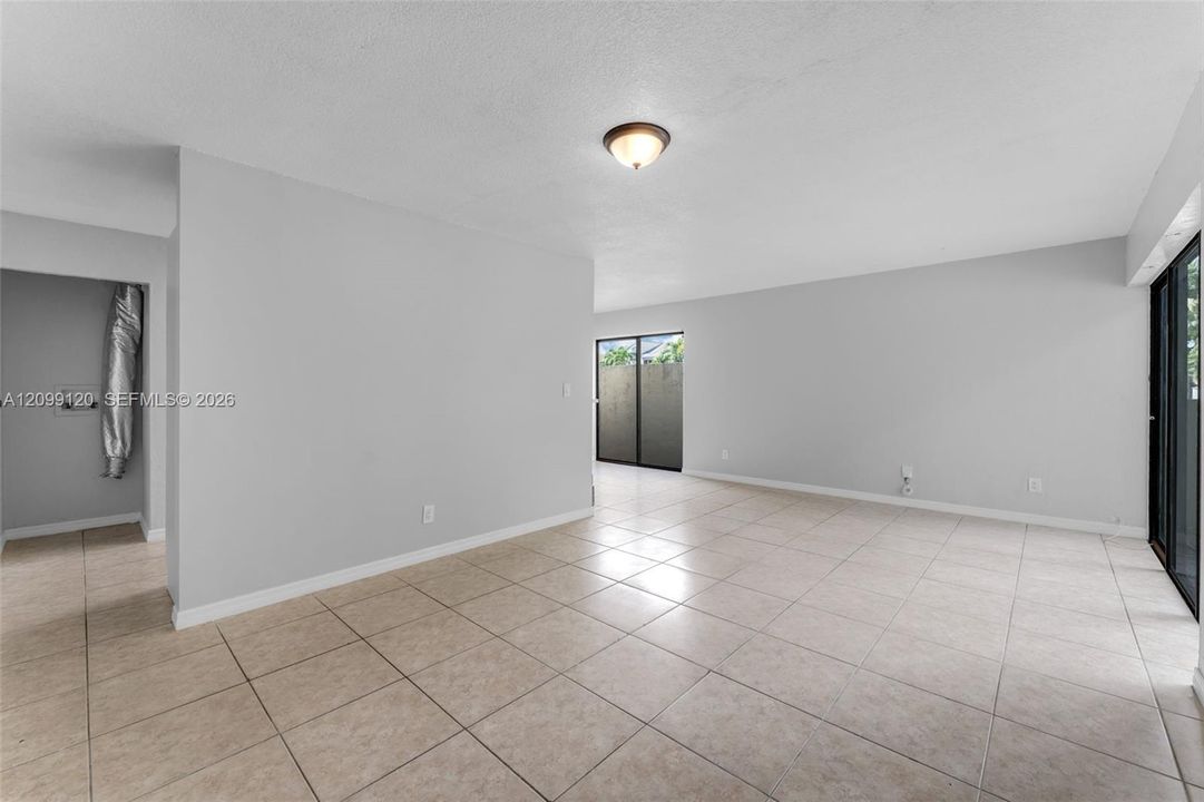 В аренду: $2,400 (2 спален, 1 ванн, 1034 Квадратных фут)