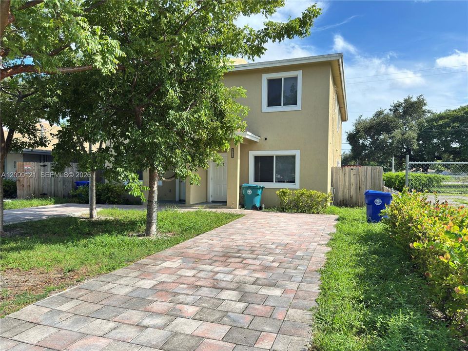 For Rent: $4,100 (8 beds, 6 baths, 3456 Square Feet)