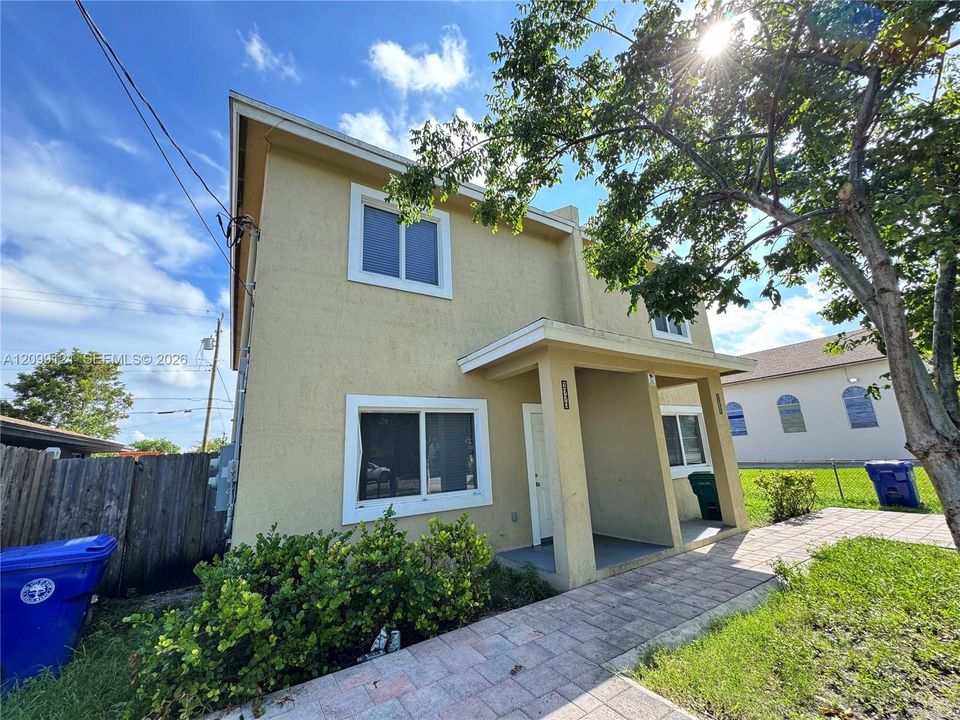 For Rent: $4,100 (8 beds, 6 baths, 3456 Square Feet)