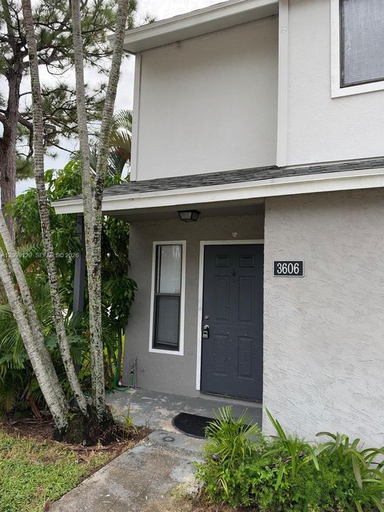 For Rent: $2,200 (2 beds, 2 baths, 1226 Square Feet)