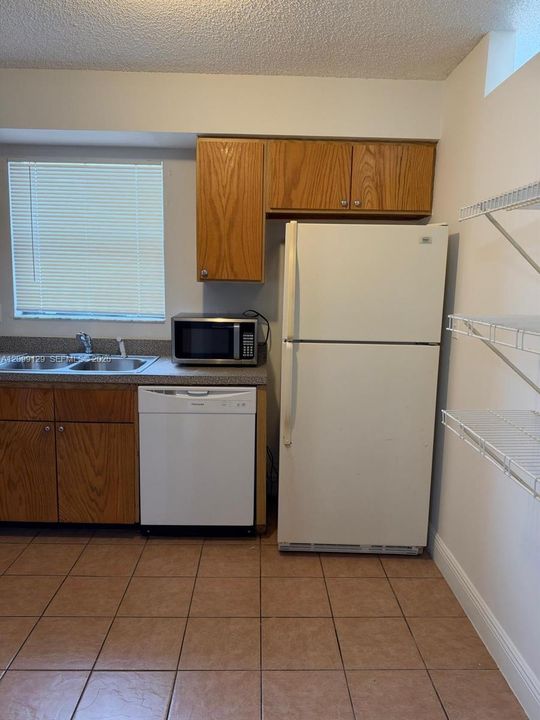For Rent: $2,200 (2 beds, 2 baths, 1226 Square Feet)