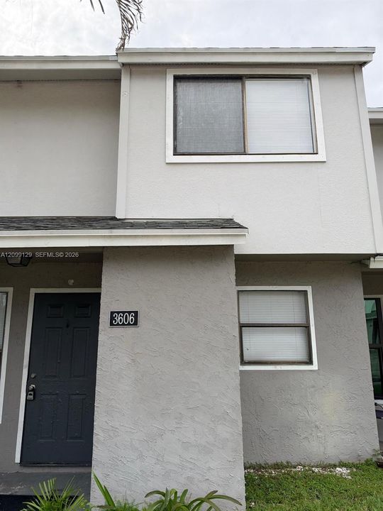 For Rent: $2,200 (2 beds, 2 baths, 1226 Square Feet)