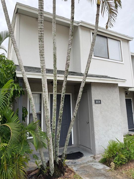 For Rent: $2,200 (2 beds, 2 baths, 1226 Square Feet)