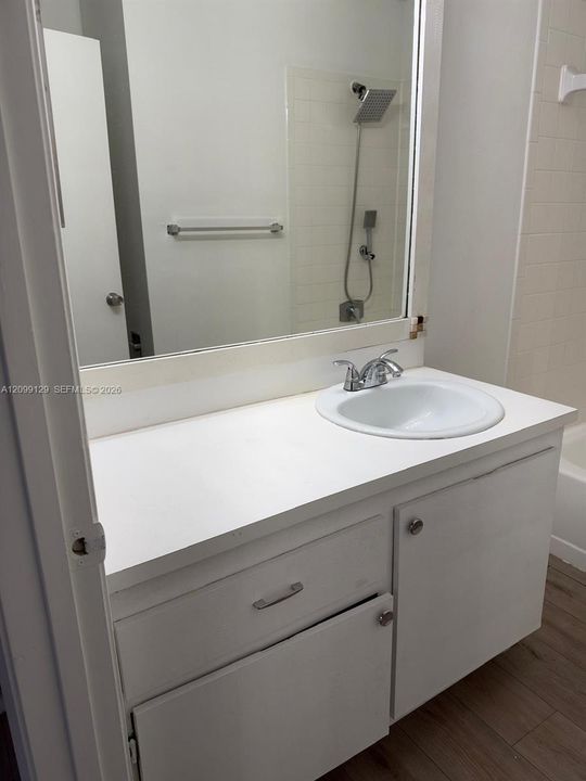 For Rent: $2,200 (2 beds, 2 baths, 1226 Square Feet)