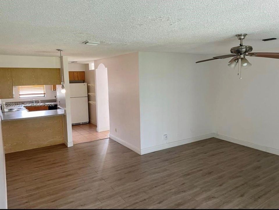 For Rent: $2,200 (2 beds, 2 baths, 1226 Square Feet)