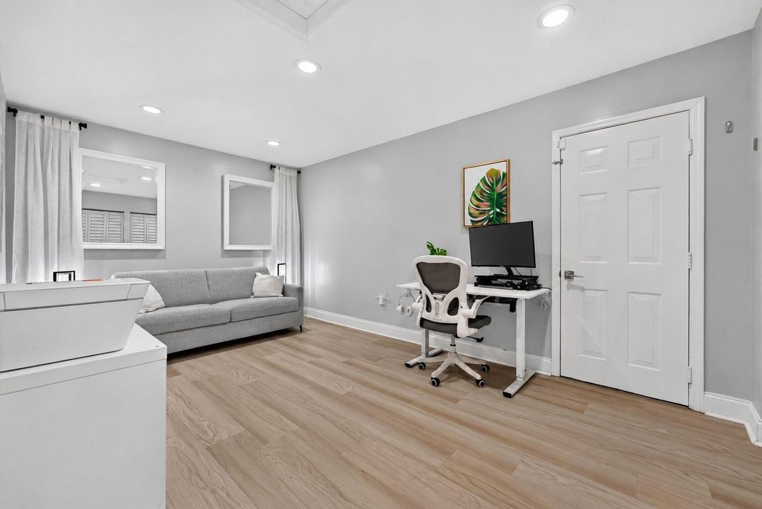 Bonus Room/Extra Den/Office