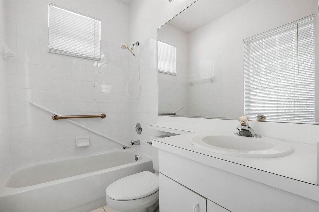 13 Bathroom 01