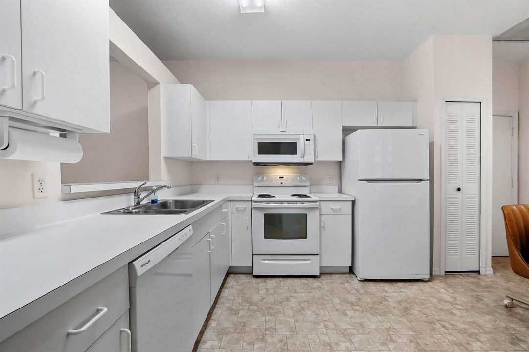 06 Kitchen 01
