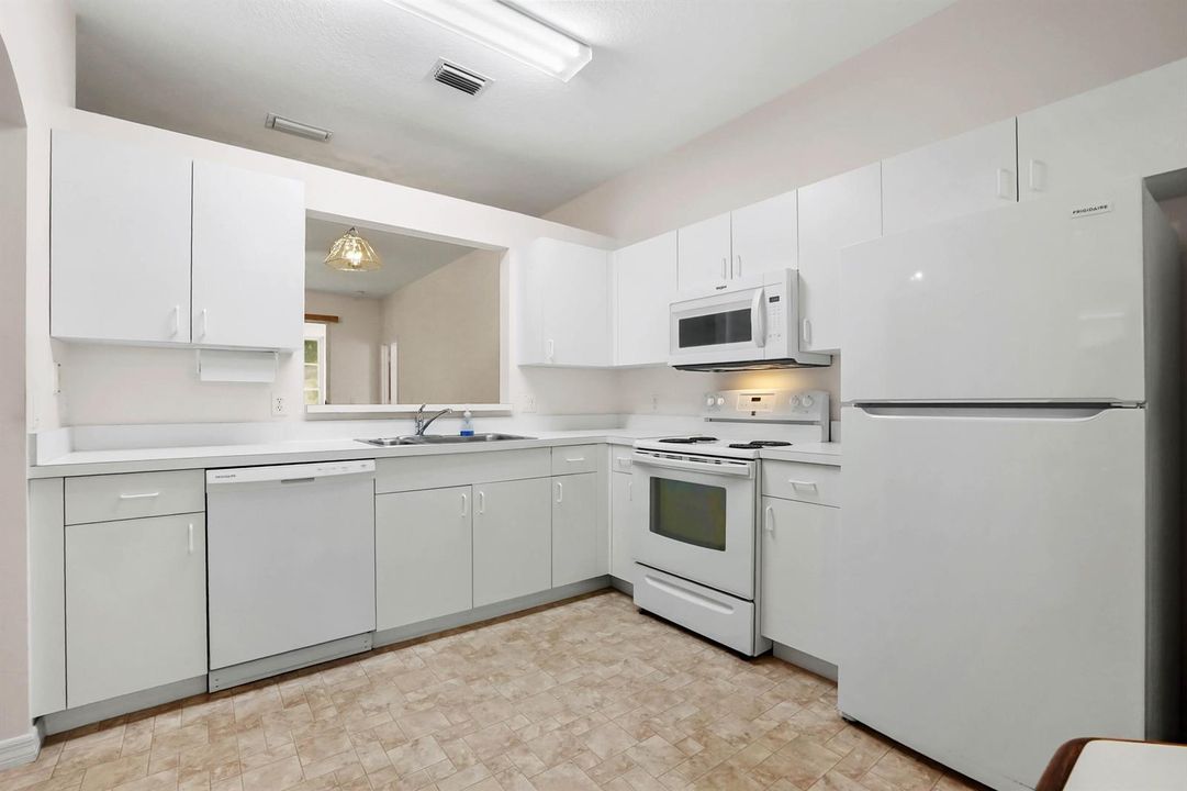 08 Kitchen 02