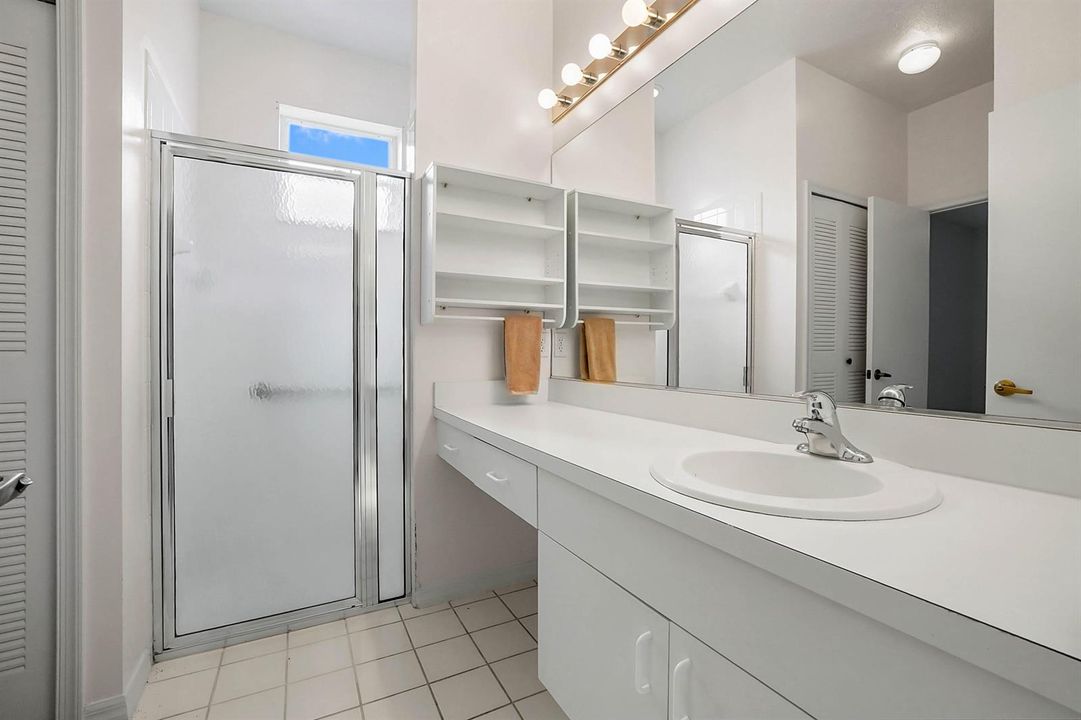 20 Bathroom 03