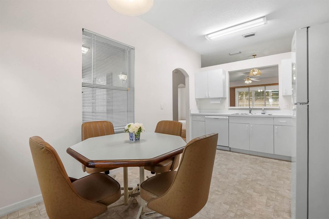 07 Dining area 01