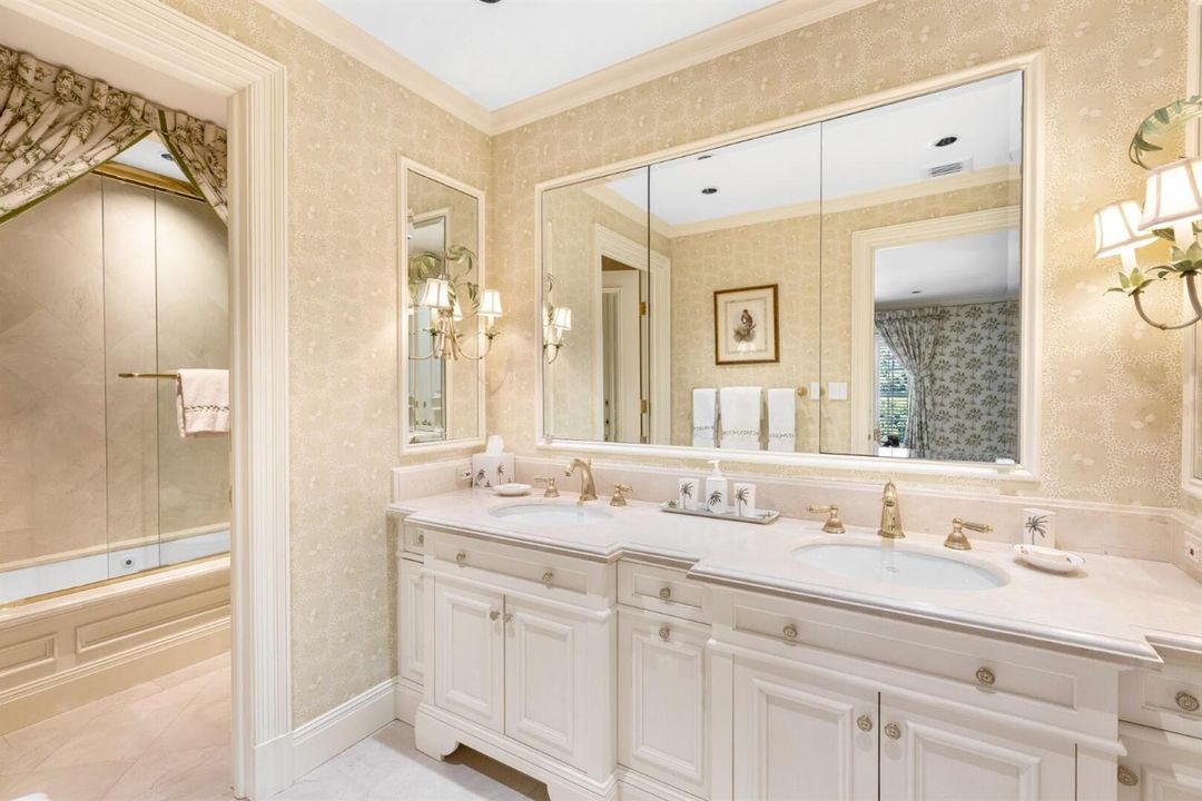 Guest Bath North