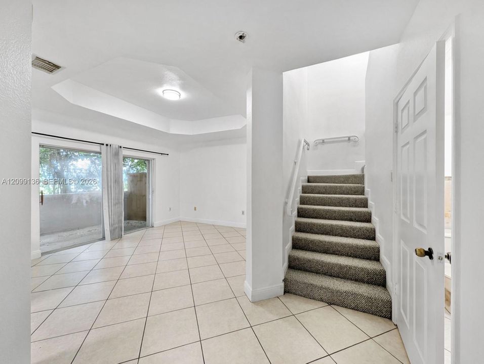 En Renta: $3,300 (3 camas, 2 baños, 1996 Pies cuadrados)