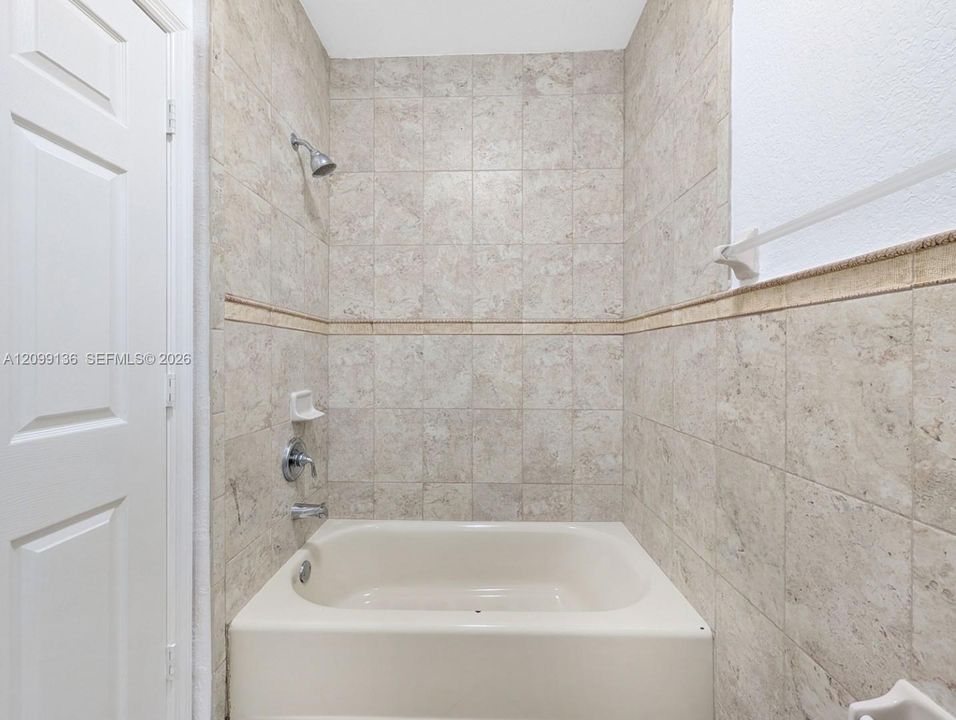 En Renta: $3,300 (3 camas, 2 baños, 1996 Pies cuadrados)