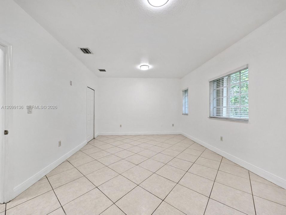 En Renta: $3,300 (3 camas, 2 baños, 1996 Pies cuadrados)