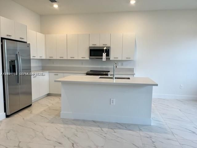 For Rent: $6,000 (4 beds, 3 baths, 0 Square Feet)