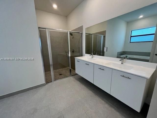 For Rent: $6,000 (4 beds, 3 baths, 0 Square Feet)
