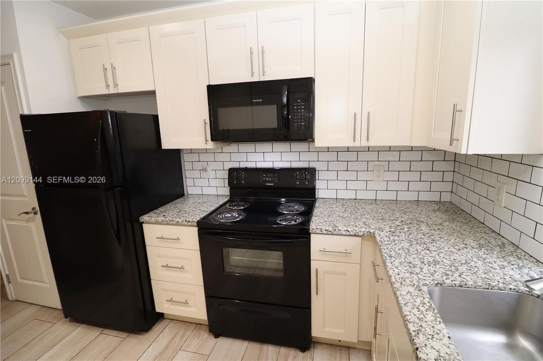 En Renta: $3,300 (3 camas, 3 baños, 1800 Pies cuadrados)