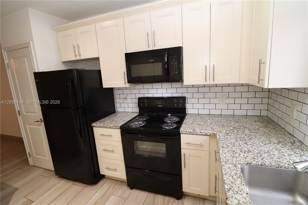 En Renta: $3,300 (3 camas, 3 baños, 1800 Pies cuadrados)
