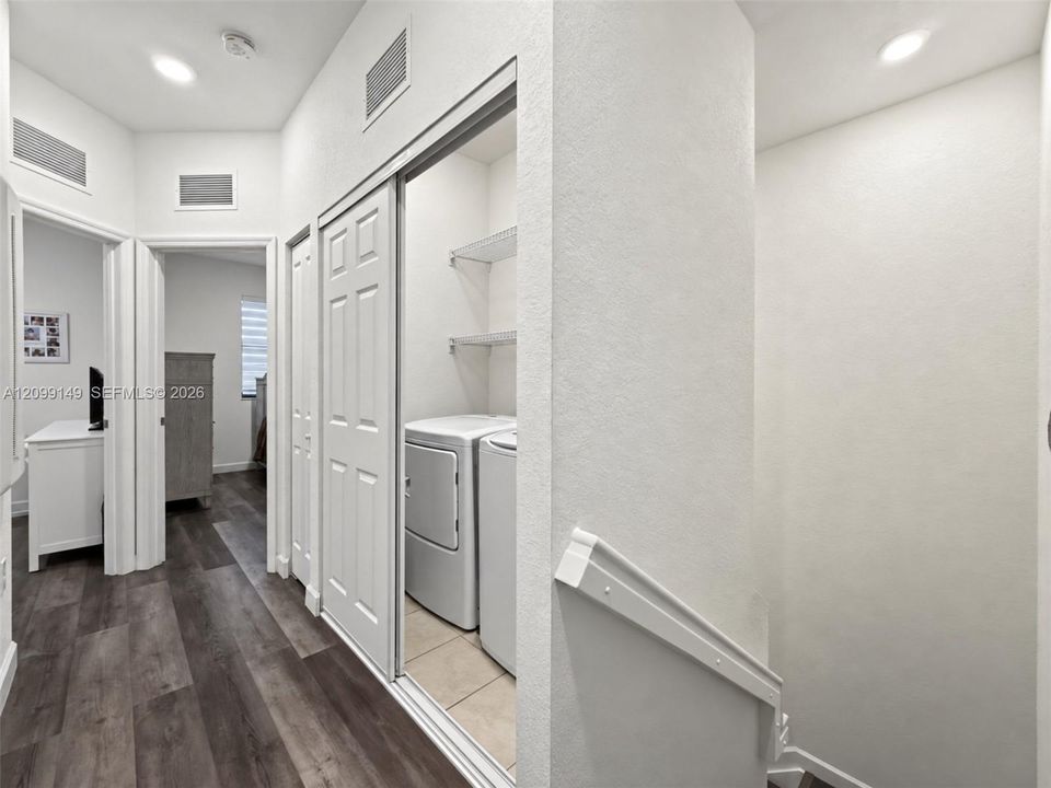 En Venta: $430,000 (3 camas, 2 baños, 1335 Pies cuadrados)