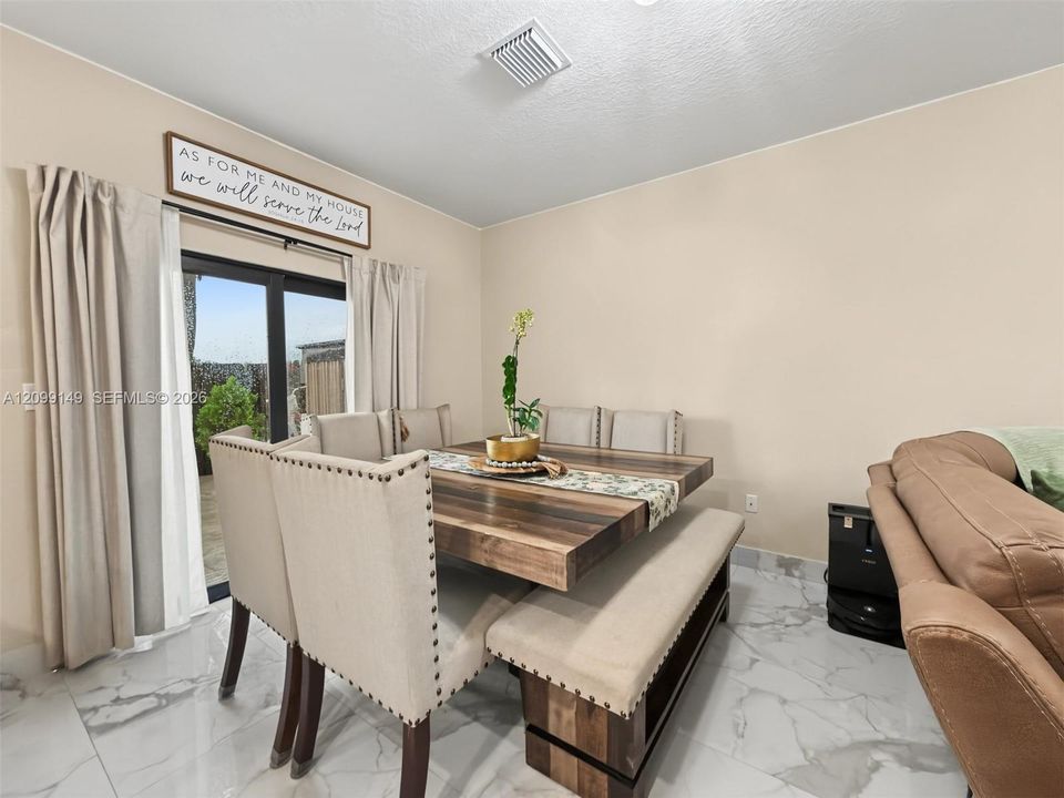 En Venta: $430,000 (3 camas, 2 baños, 1335 Pies cuadrados)