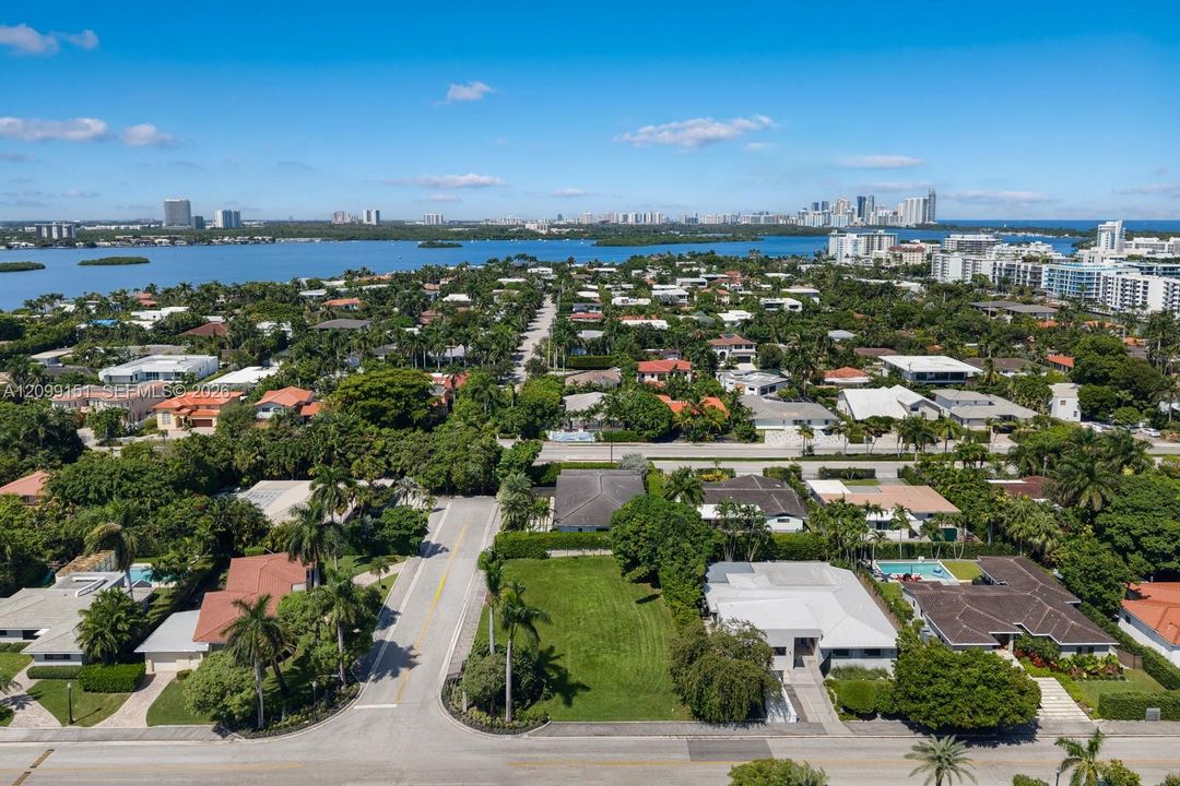 For Sale: $4,750,000 (10,000 sqft)