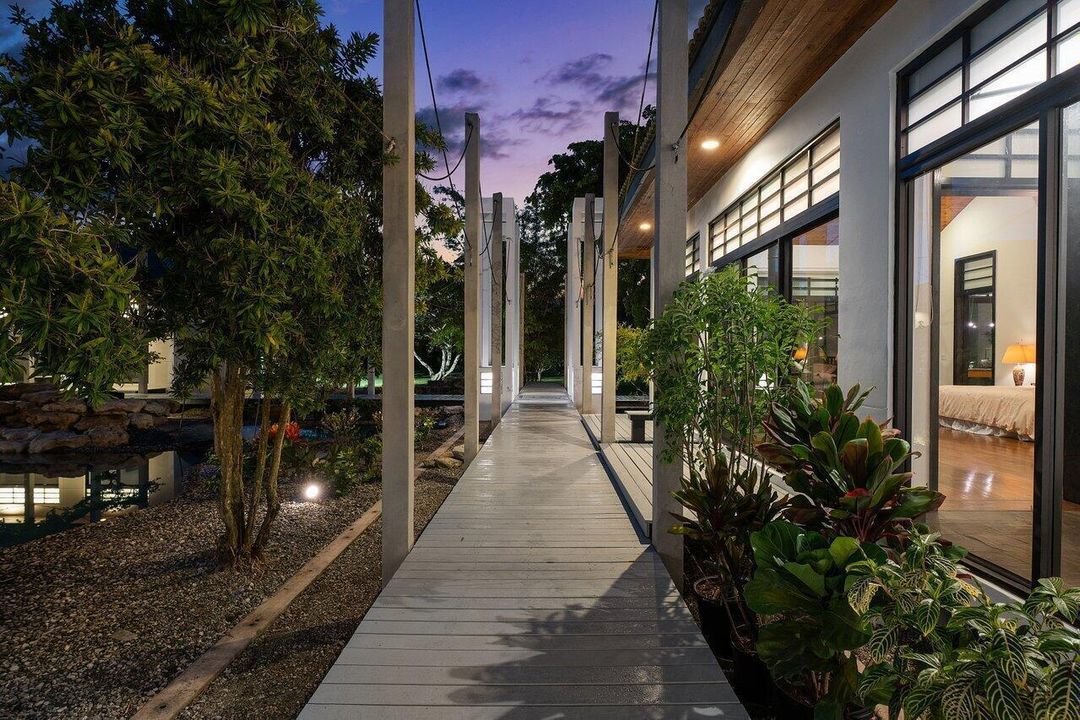 106-8549SurreyLane-BocaRaton-FL-33496-SM