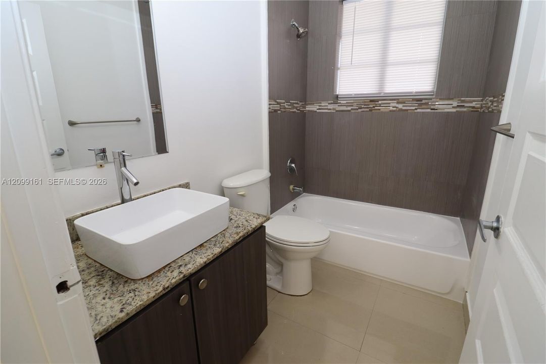 For Rent: $1,650 (0 beds, 1 baths, 520 Square Feet)