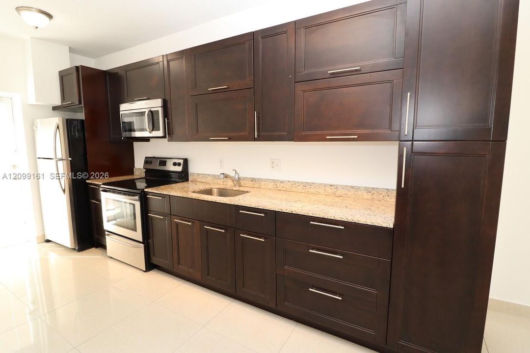 For Rent: $1,650 (0 beds, 1 baths, 520 Square Feet)