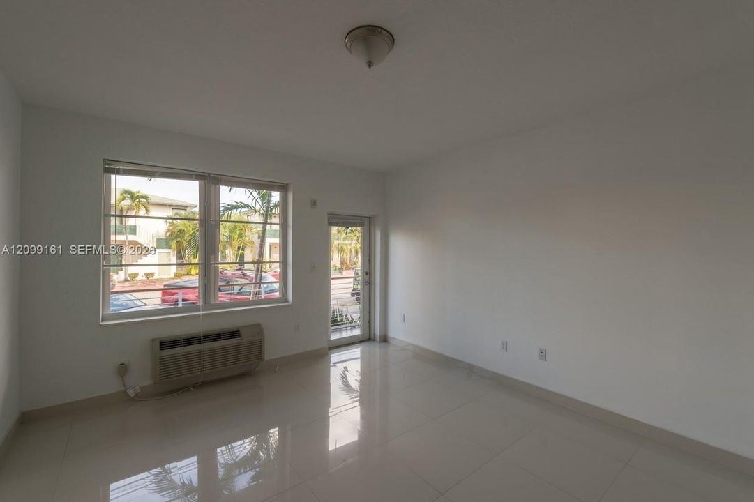 For Rent: $1,650 (0 beds, 1 baths, 520 Square Feet)