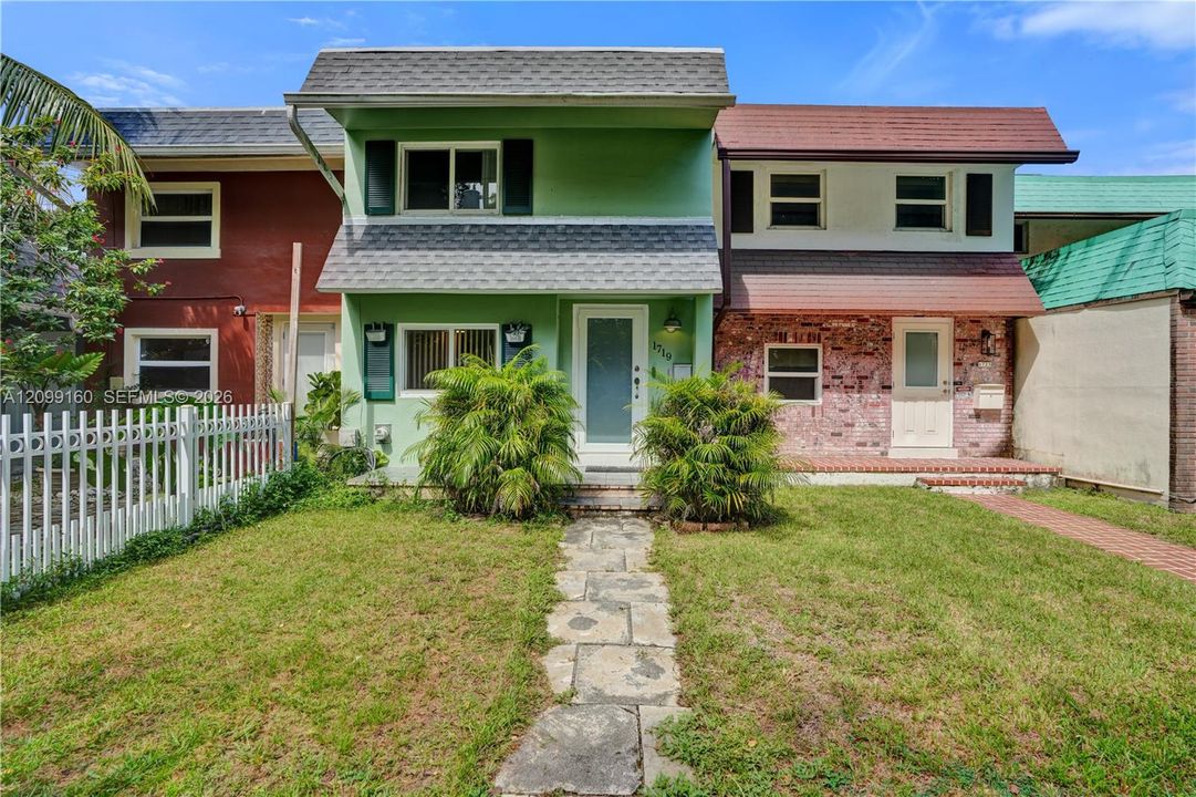 For Sale: $419,000 (2 beds, 2 baths, 1312 Square Feet)