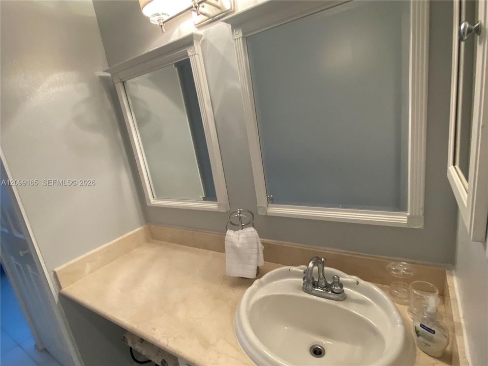 В аренду: $3,000 (2 спален, 2 ванн, 1275 Квадратных фут)