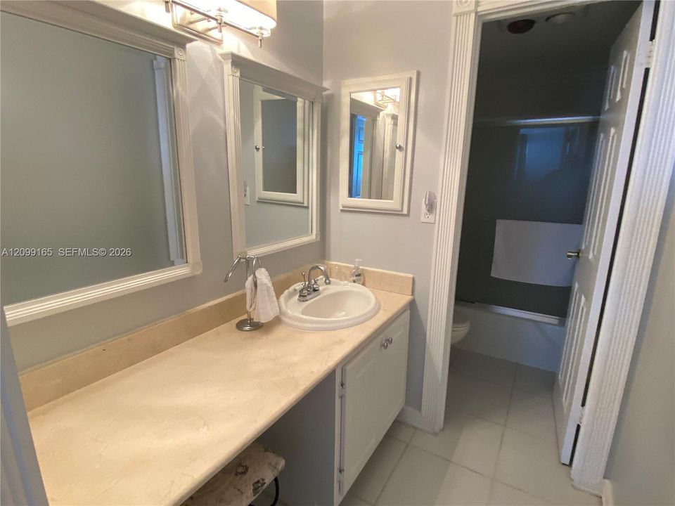 В аренду: $3,000 (2 спален, 2 ванн, 1275 Квадратных фут)