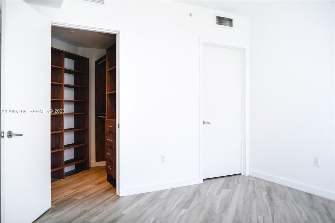 For Rent: $4,000 (2 beds, 2 baths, 1024 Square Feet)