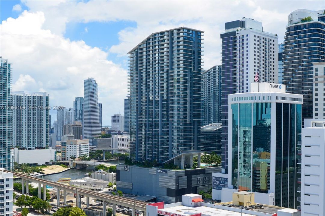 For Rent: $4,000 (2 beds, 2 baths, 1024 Square Feet)