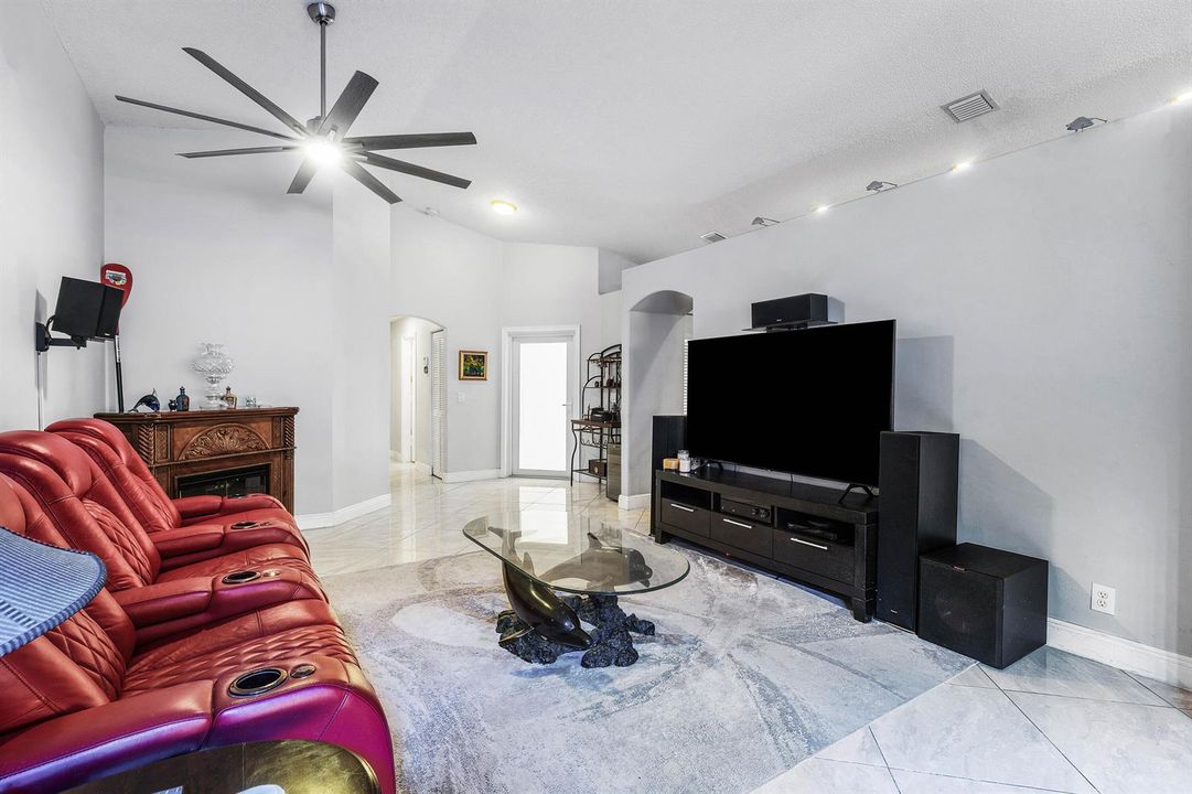 072-6734LakeNonaPlace-Greenacres-FL-3346