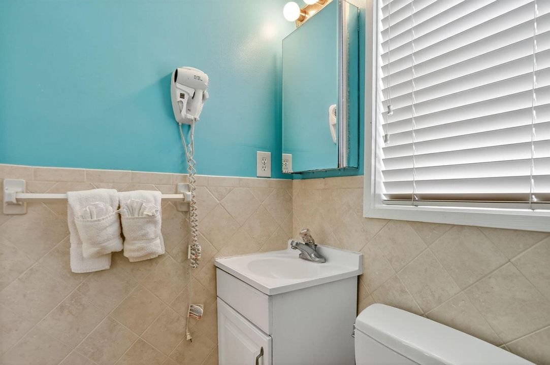 bathroom/tub