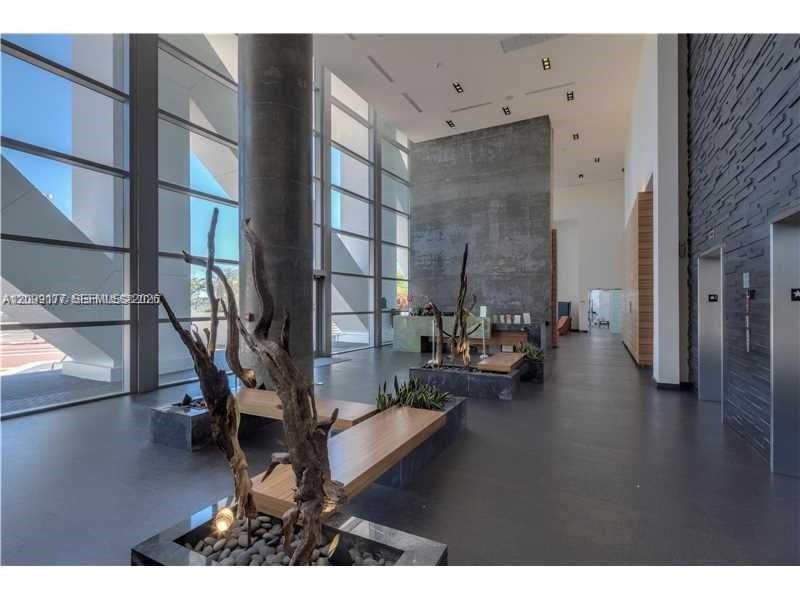 For Rent: $3,900 (1 beds, 1 baths, 943 Square Feet)