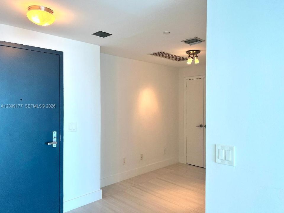 For Rent: $3,900 (1 beds, 1 baths, 943 Square Feet)
