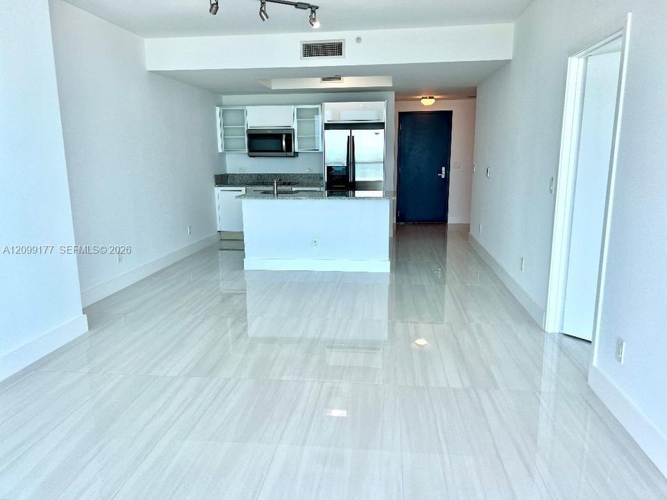 For Rent: $3,900 (1 beds, 1 baths, 943 Square Feet)
