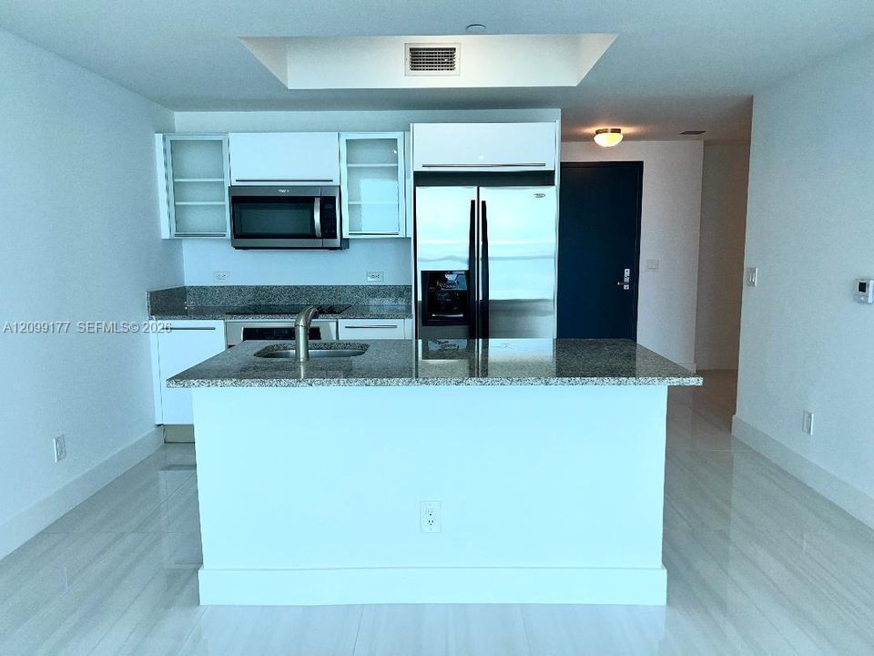 For Rent: $3,900 (1 beds, 1 baths, 943 Square Feet)